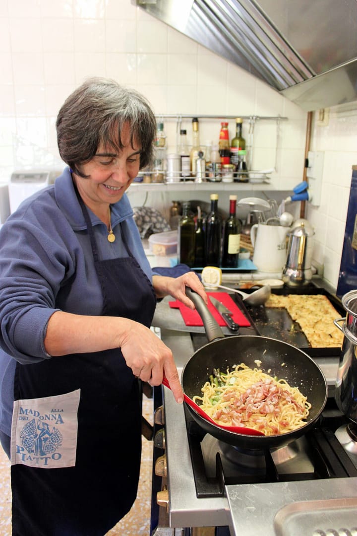 how to sauce pasta at Alla Madonna del Piatto cooking school