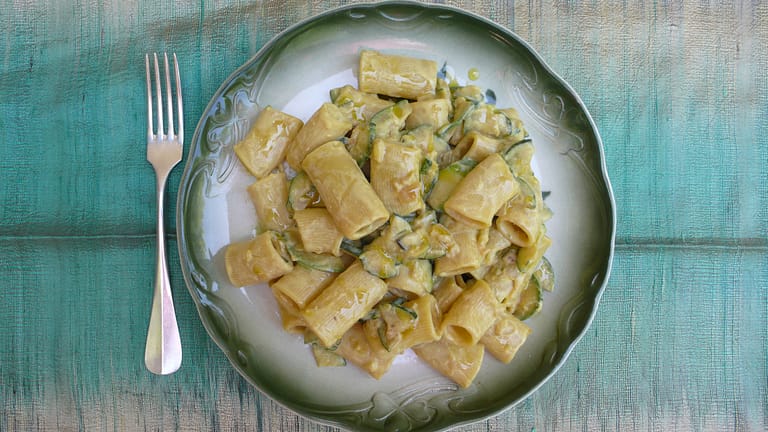 fresh pasta with creamy zucchini saffron sauce recipe