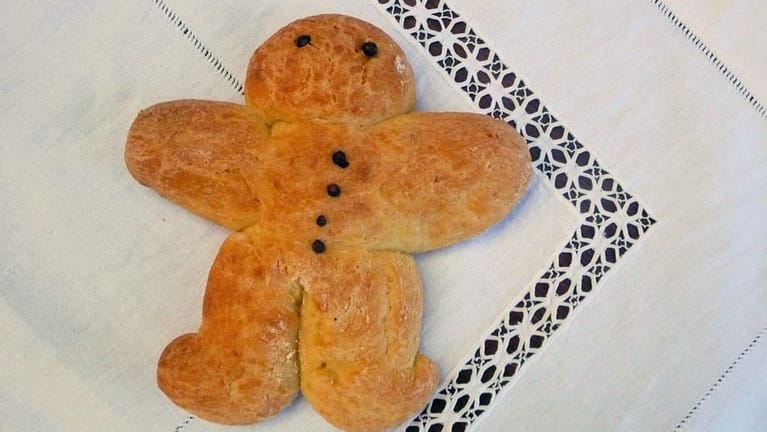 Bucciotto, a cheese-bread doll for Easter