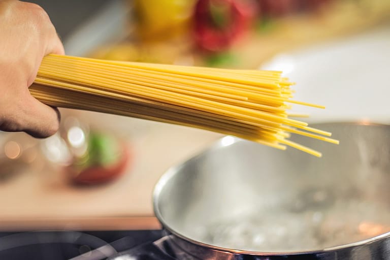 spaghetti, pasta, boiling water-569067.jpg