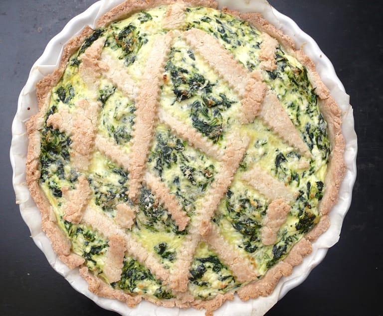 Hot-water pastry spinach pie